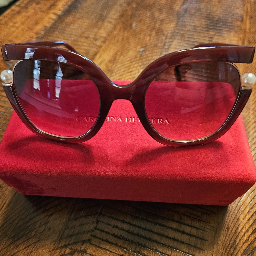 NIB Carolina Herrera Luxury Sunglasses - Picture 5 of 7